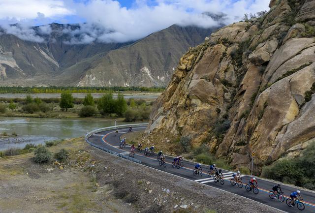 环拉萨自行车大赛曲水站比赛举行