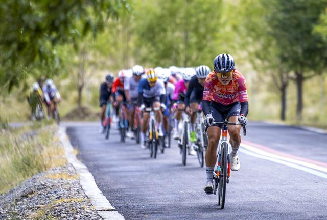 环拉萨自行车大赛曲水站比赛举行