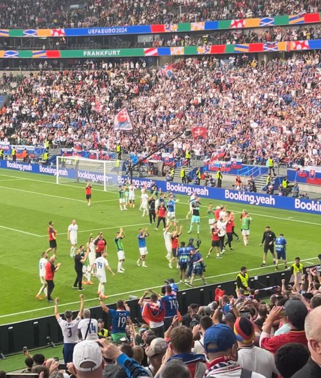 开云体育官网-【现场手记】斯洛伐克爆冷球迷狂欢 比利时仍有斗志