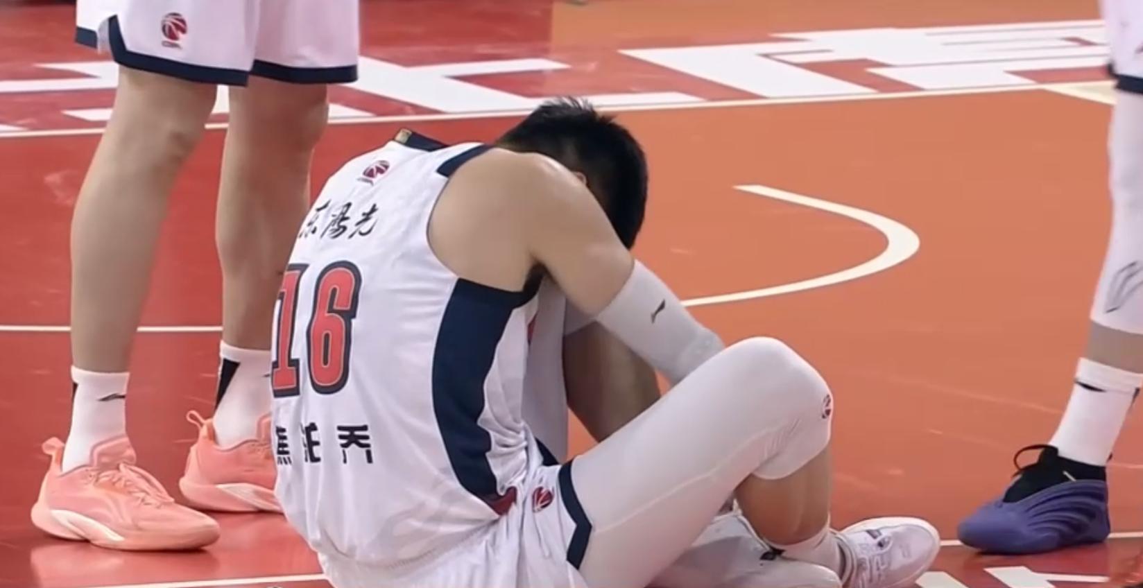 开云体育官网-21分胜吉林！奎因打爽了徐杰复活了，有2件事却让杜锋高兴不起来