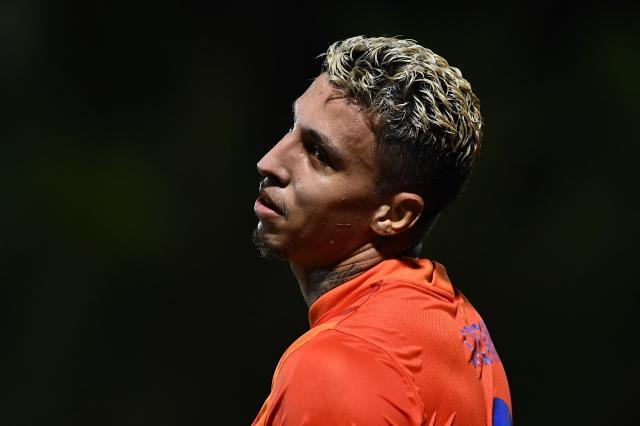 克雷桑7场7连杀+3助攻势不可挡 成泰山争冠大腿