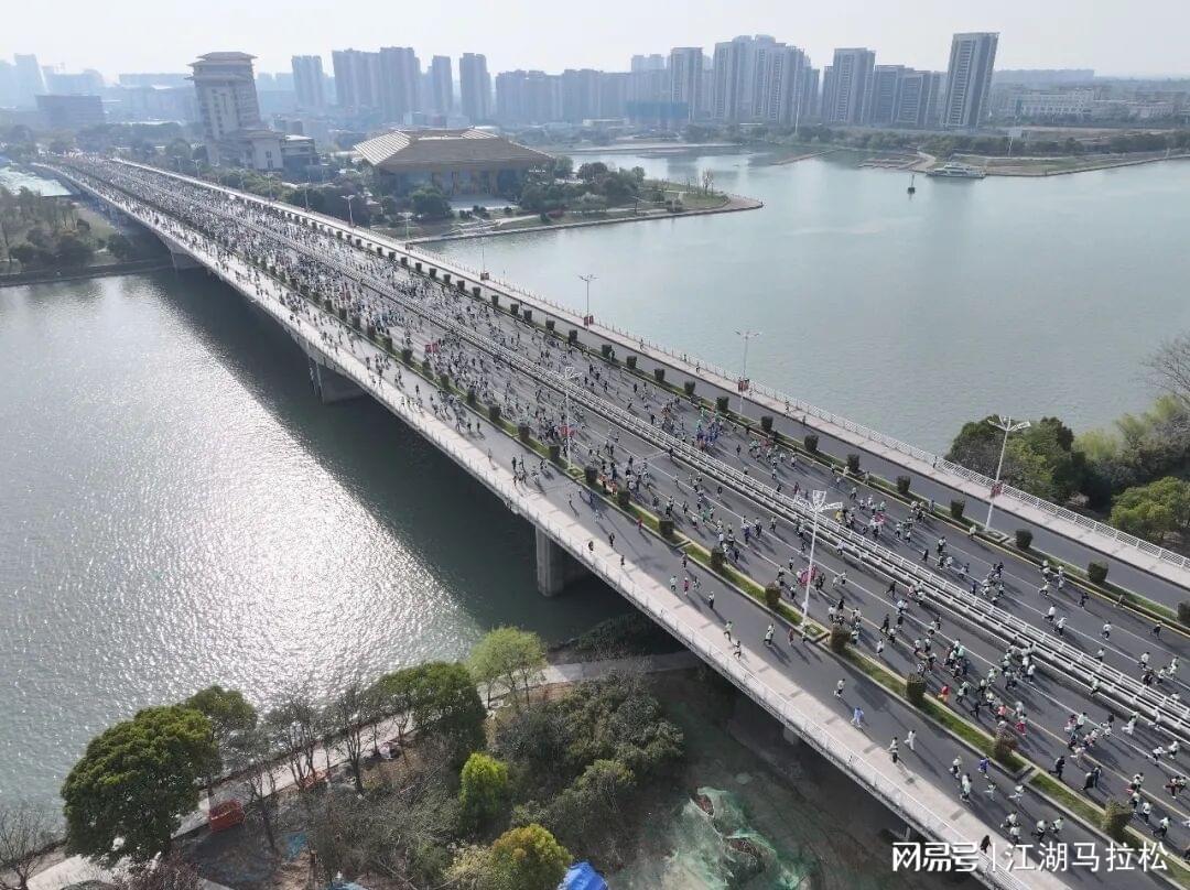 开云体育官网-年度巨献 | 过去一年，马拉松的那些江湖风云