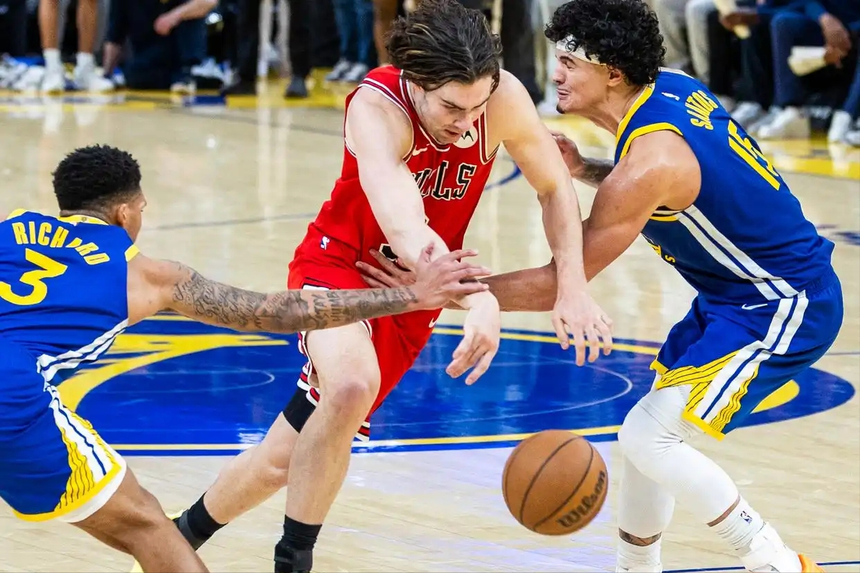 开云体育app在线下载-17+18!勇士输球仍有收获,替补小钢炮爆惊喜,3特质扮演乱战高手